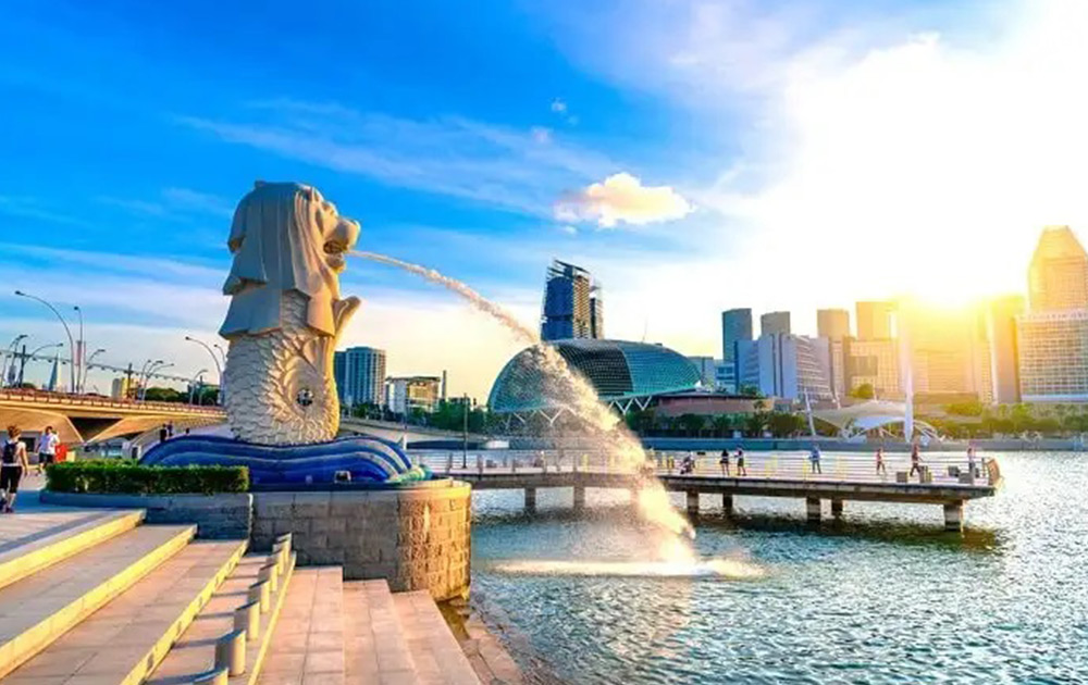 Click-pictures-with-Merlion-Statue-and-enjoy-views-of-Marina-Bay-Sands